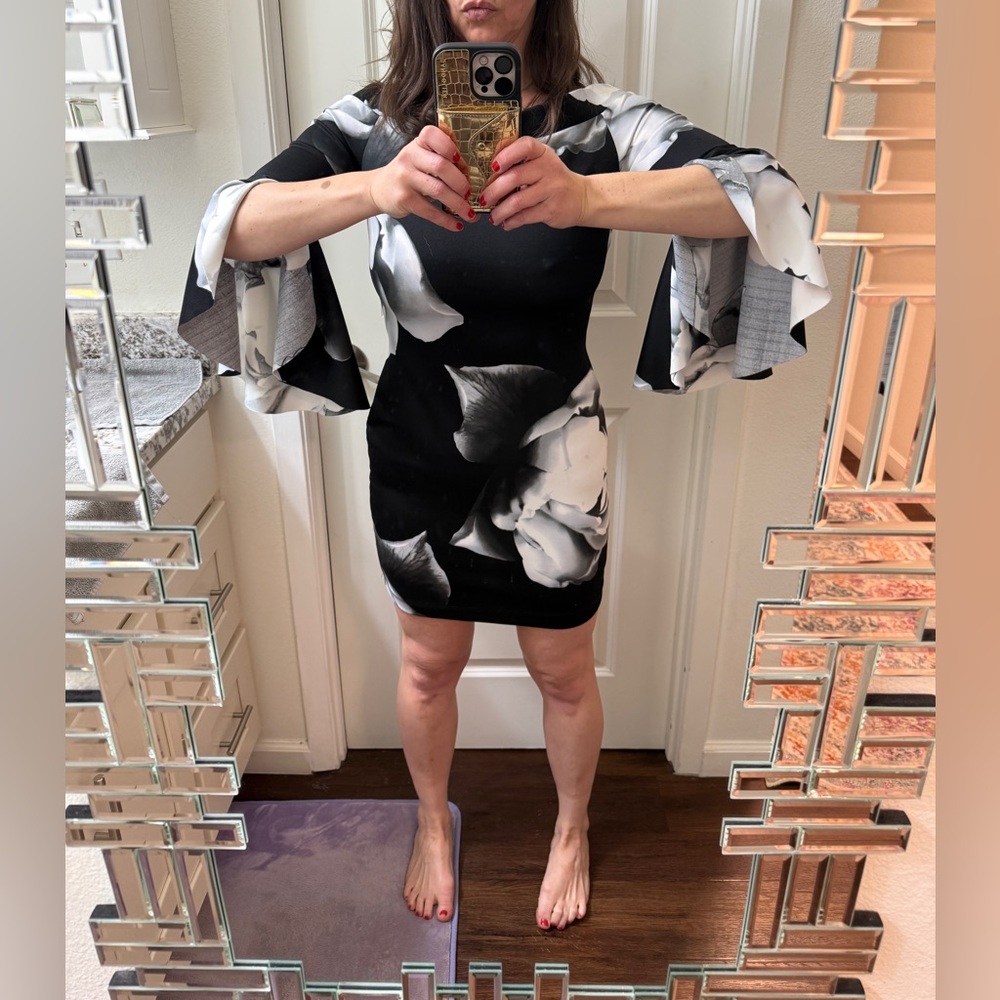 B/W Strapless, Bell-Sleeve, Short, Floral Dress. Women’s S. Back-zipper.